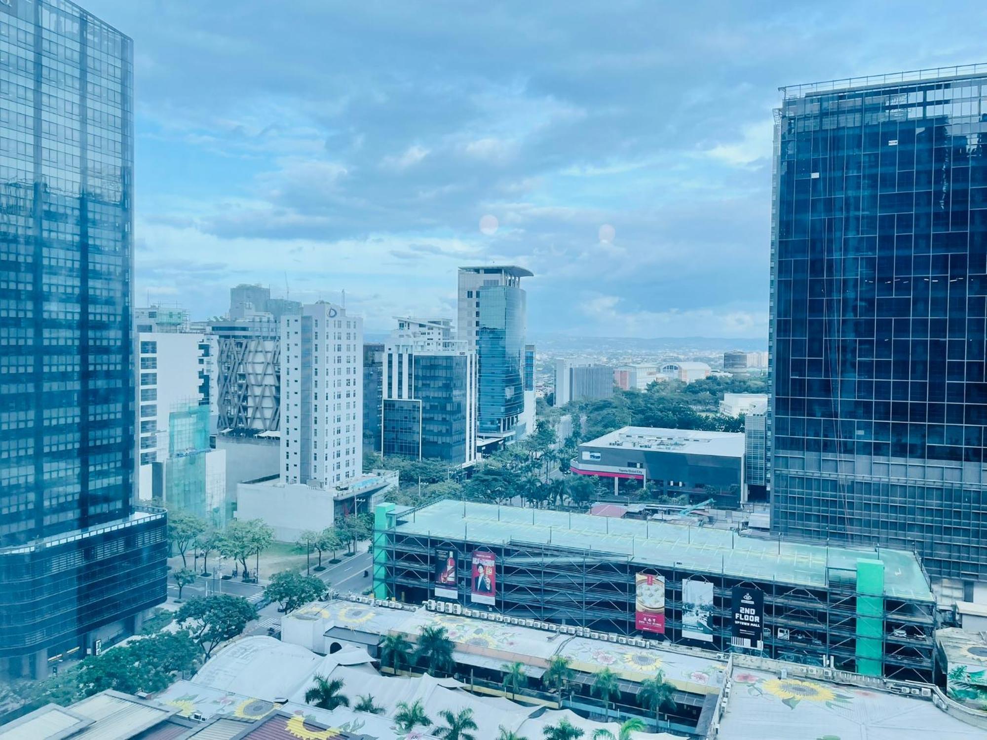 טאגיג Uptown Parksuites Bgc מראה חיצוני תמונה